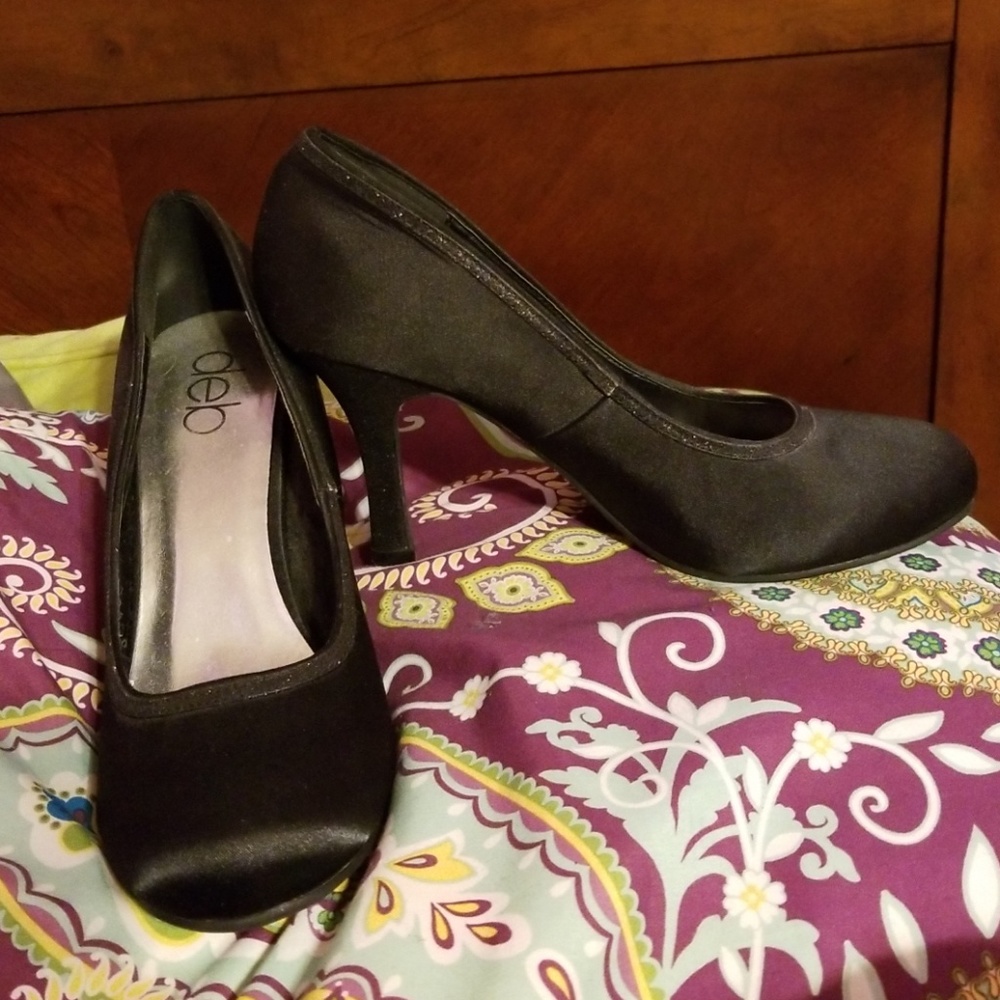 Deb heels